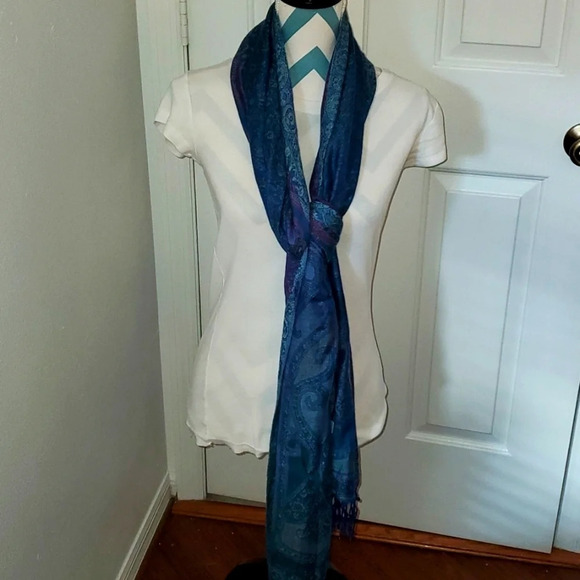 Charming Charlie Scarf/Shawl with Fringe approx size 80X22 - Picture 1 of 7